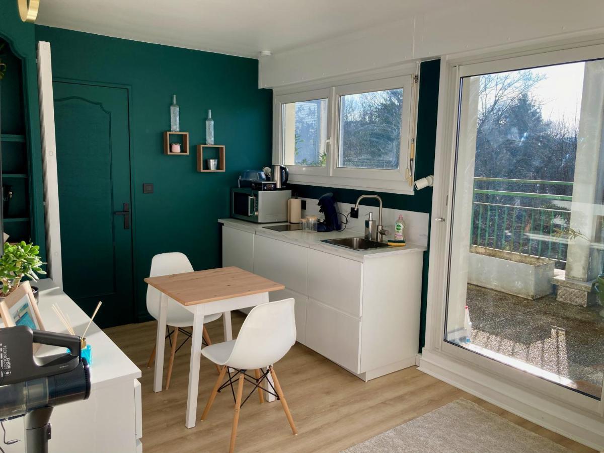 Appartement Avec Terrasse Et Parking Gratuit Accole Montbéliard Exterior foto